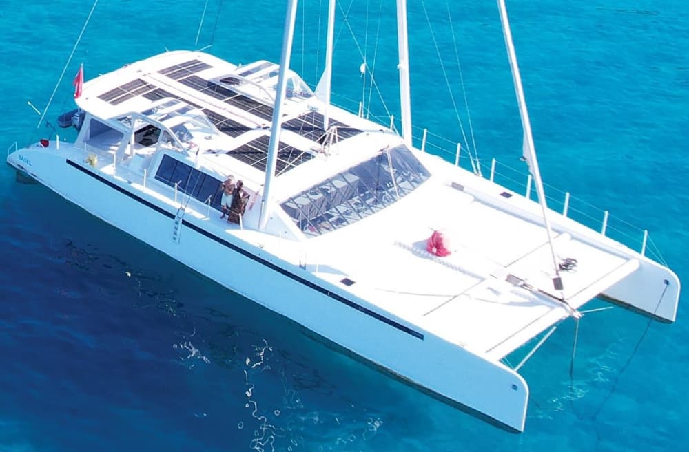 Escursione in barca di un'intera giornata a L'Île-Rousse e alle calette selvagge della Corsica.