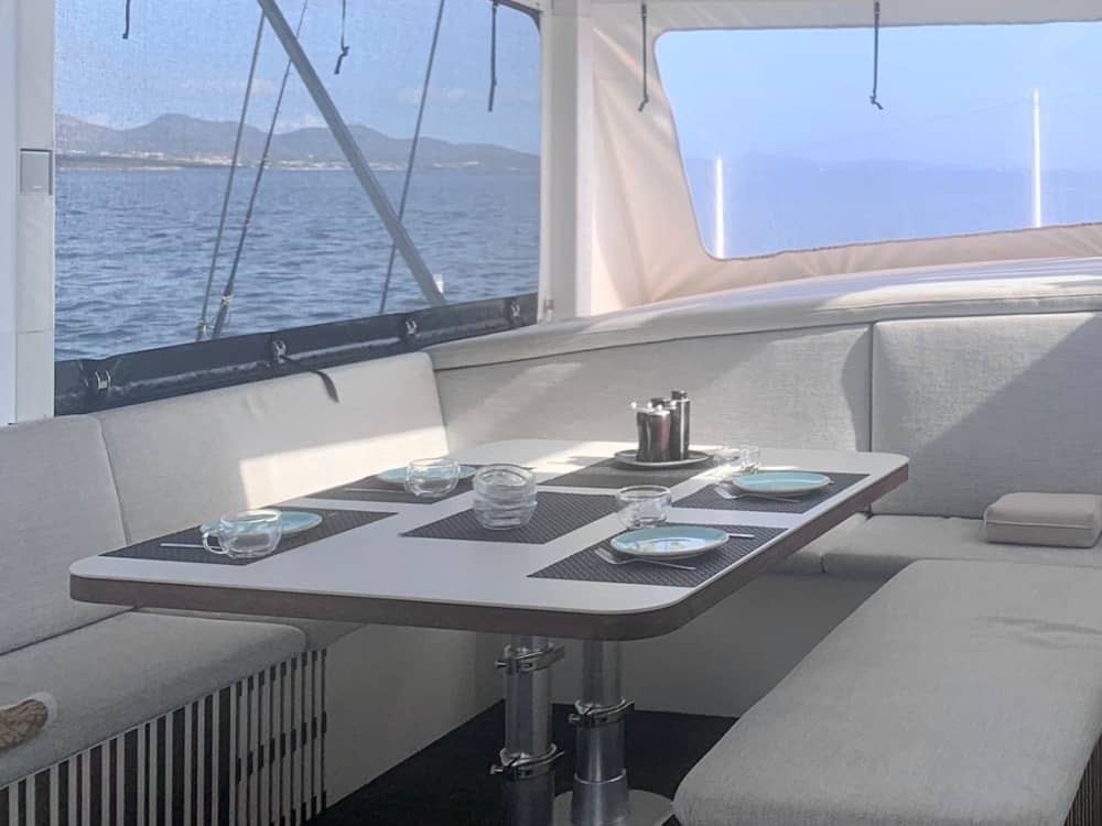 Escursione in barca di un'intera giornata a L'Île-Rousse e alle calette selvagge della Corsica.