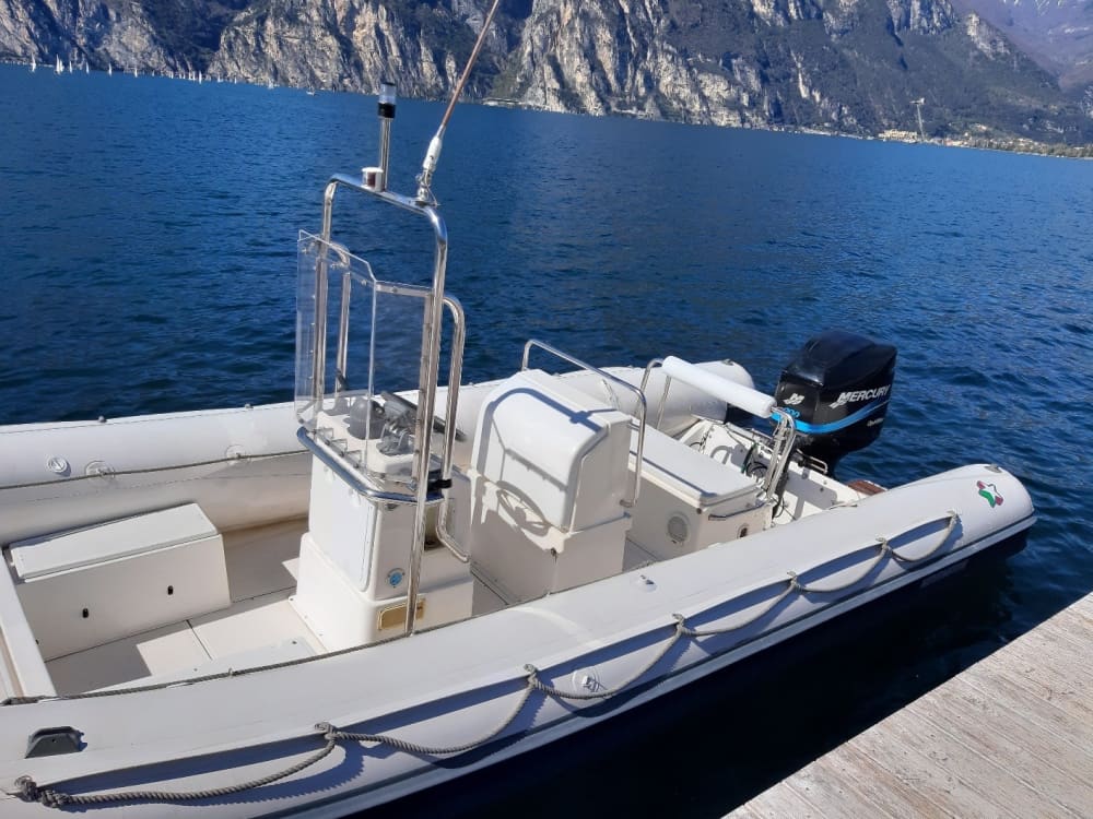 Los sueños italianos comienzan en el mar: Un viaje de 8 horas por el corazón de Malcesine.