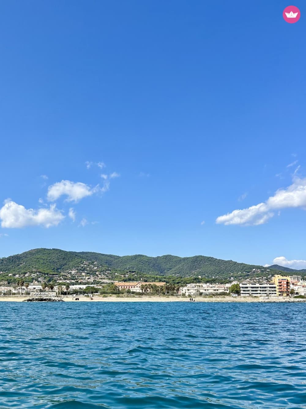 De Barcelona a Sitges: excursión de un día en barco por el Mediterráneo