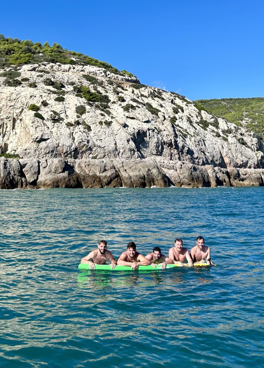 De Barcelona a Sitges: excursión de un día en barco por el Mediterráneo