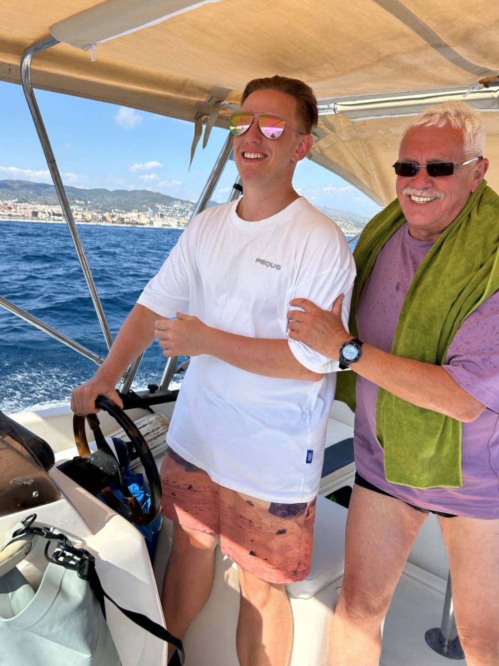 De Barcelona a Sitges: excursión de un día en barco por el Mediterráneo