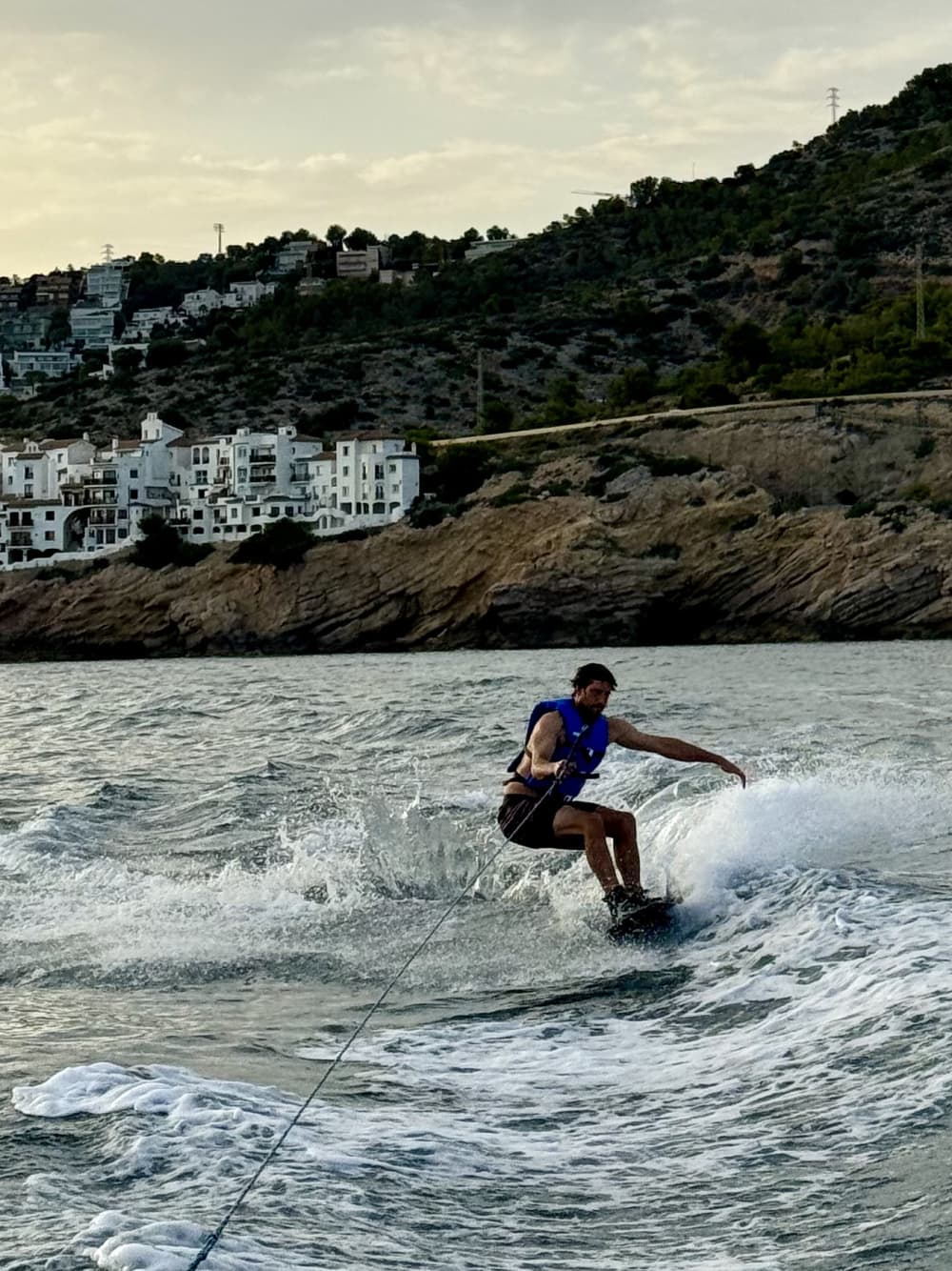 🏄‍♀️ Esperienza Wake & Ski: 2 ore di puro divertimento con attrezzatura di alta qualità