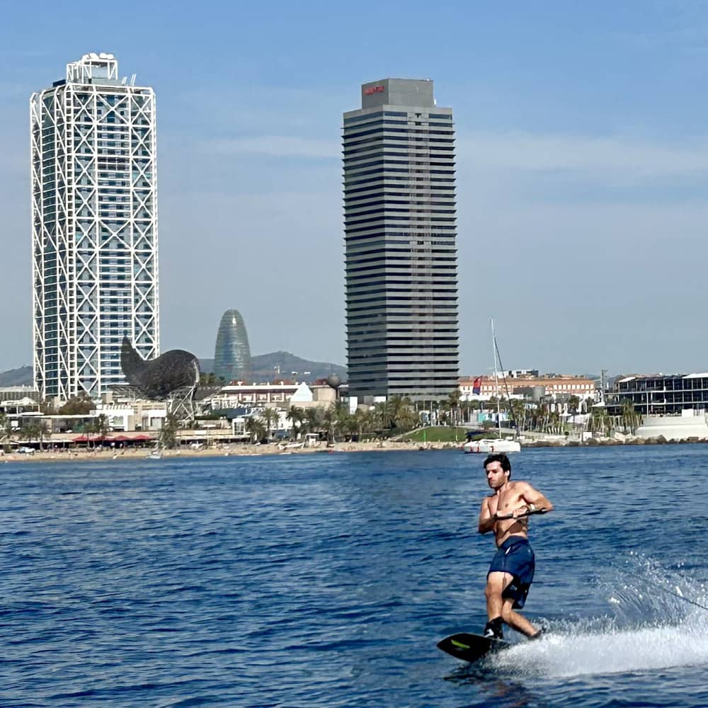 🏄‍♀️ Esperienza Wake & Ski: 2 ore di puro divertimento con attrezzatura di alta qualità
