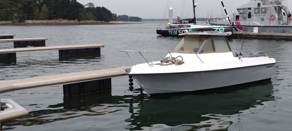 Explorez Loctudy en bateau : une journée complète sur l'eau à bord d'un bateau à moteur