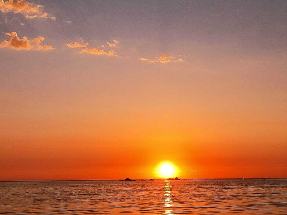Explorez Loctudy en bateau : une journée complète sur l'eau à bord d'un bateau à moteur