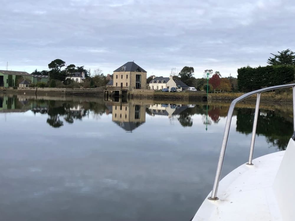 Explorez Loctudy en bateau : une journée complète sur l'eau à bord d'un bateau à moteur