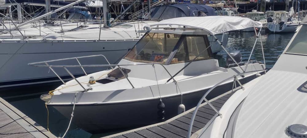 Explorez Loctudy en bateau : une journée complète sur l'eau à bord d'un bateau à moteur