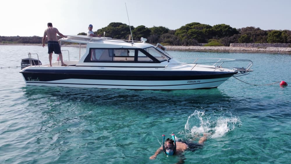 Din privata dag med sol och glädje i Novalja