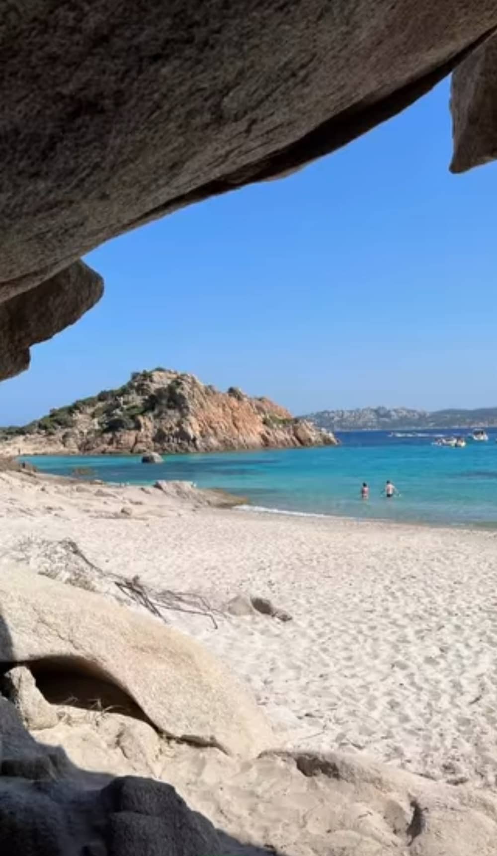 Exclusive, personalized tour of the La Maddalena Archipelago on an elegant classic speedboat. Aperitif and lunch included.