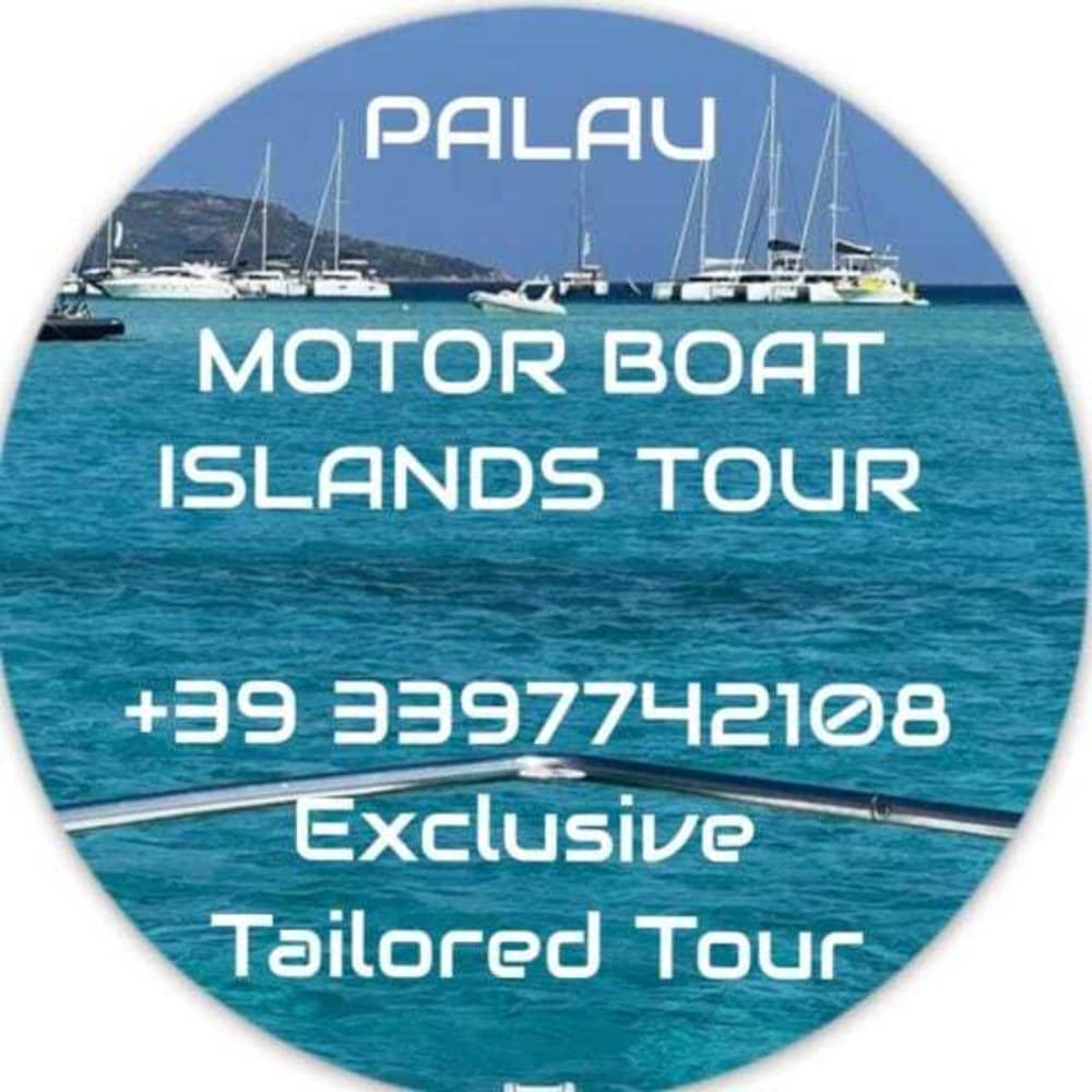 Exclusive, personalized tour of the La Maddalena Archipelago on an elegant classic speedboat. Aperitif and lunch included.