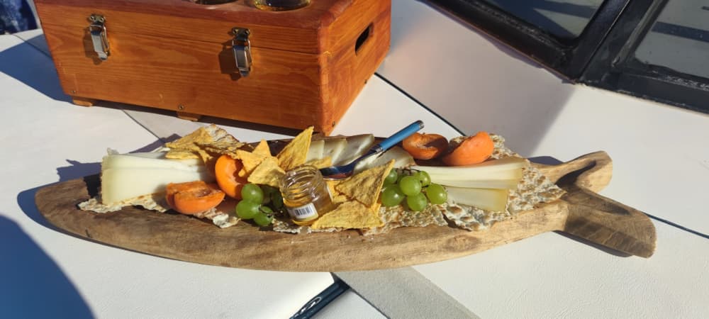 Exclusieve, persoonlijke rondvaart door de La Maddalena-archipel op een elegante klassieke speedboot. Aperitief en lunch inbegrepen.