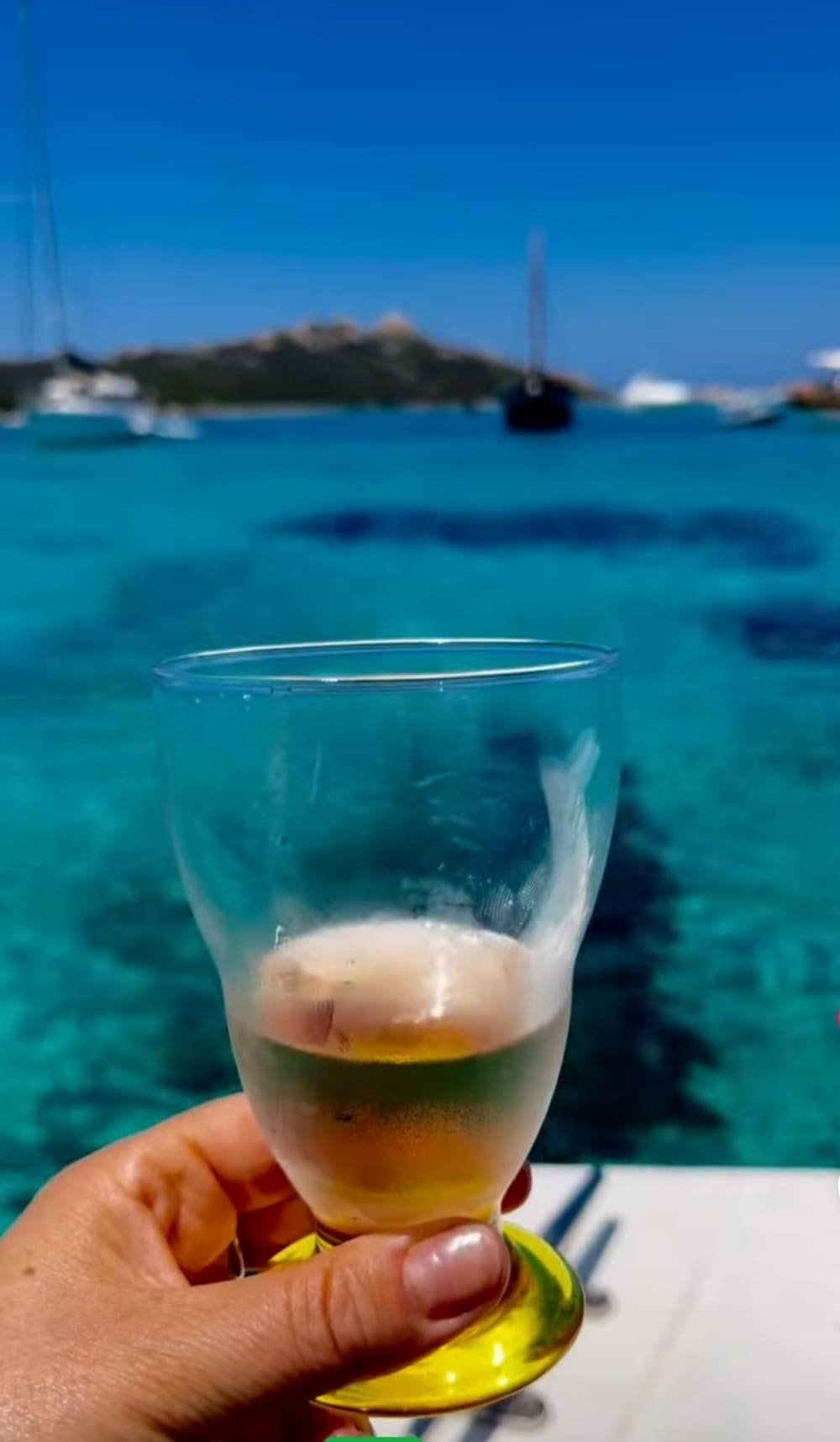 Exclusive, personalized tour of the La Maddalena Archipelago on an elegant classic speedboat. Aperitif and lunch included.