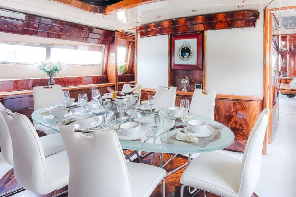 8h Luxury Yacht Experience from Puerto Banús