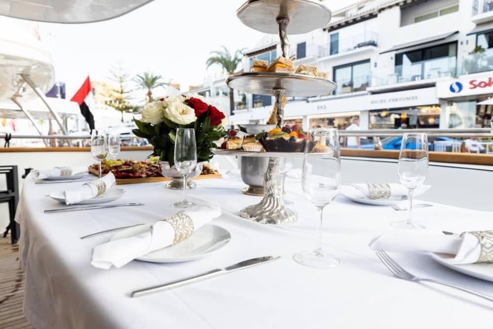 8h Luxury Yacht Experience from Puerto Banús