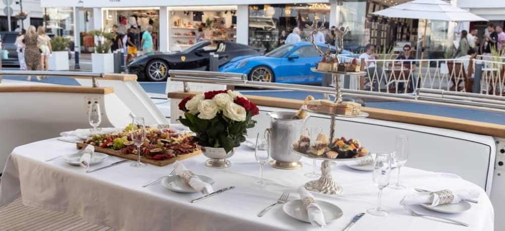 8h Luxury Yacht Experience from Puerto Banús