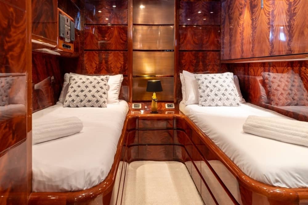 8h Luxury Yacht Experience from Puerto Banús