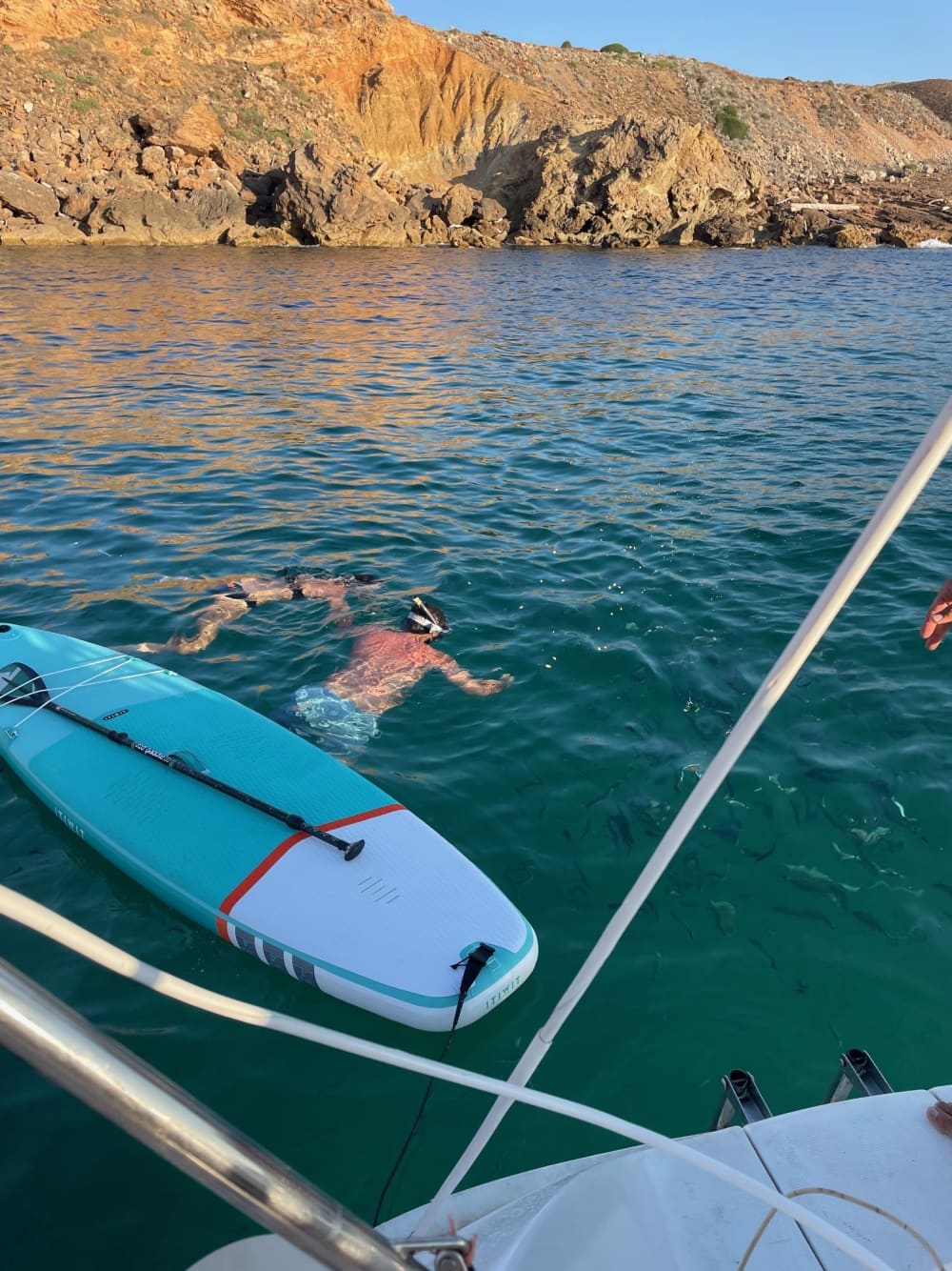 Escursione in barca a vela di un'intera giornata nella Roda de Berà.