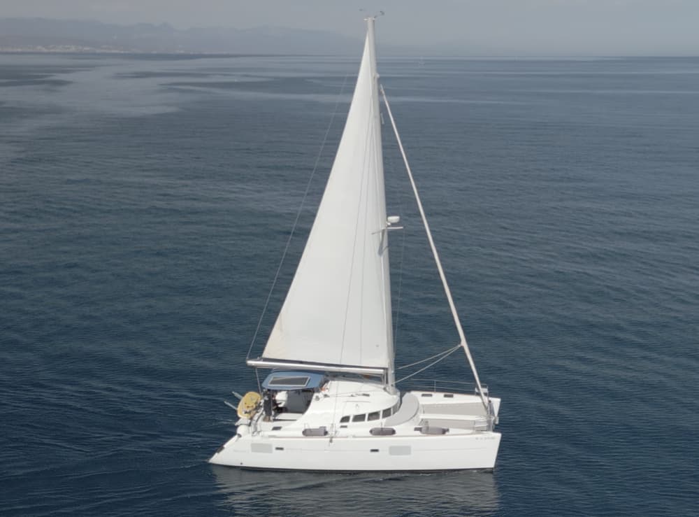 6-godzinna wycieczka: Prywatny katamaran z Benalmádena