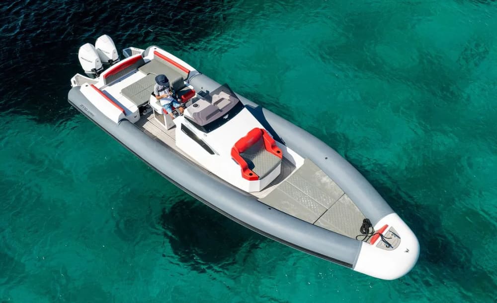 Tramonto e Phi Beach Experience: una serata indimenticabile sull'acqua