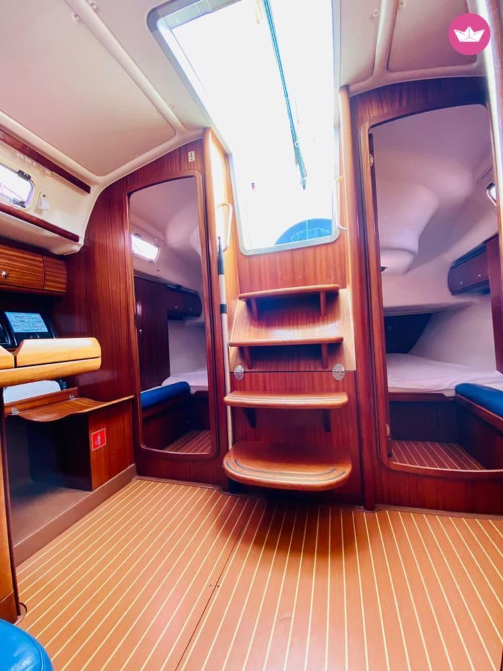 Explora Palaos y disfruta de un día completo navegando en velero.