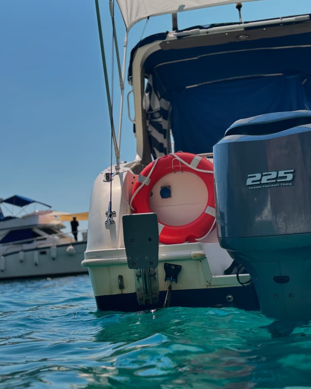 Discover Bar: En heldag i solsken på en motorbåt