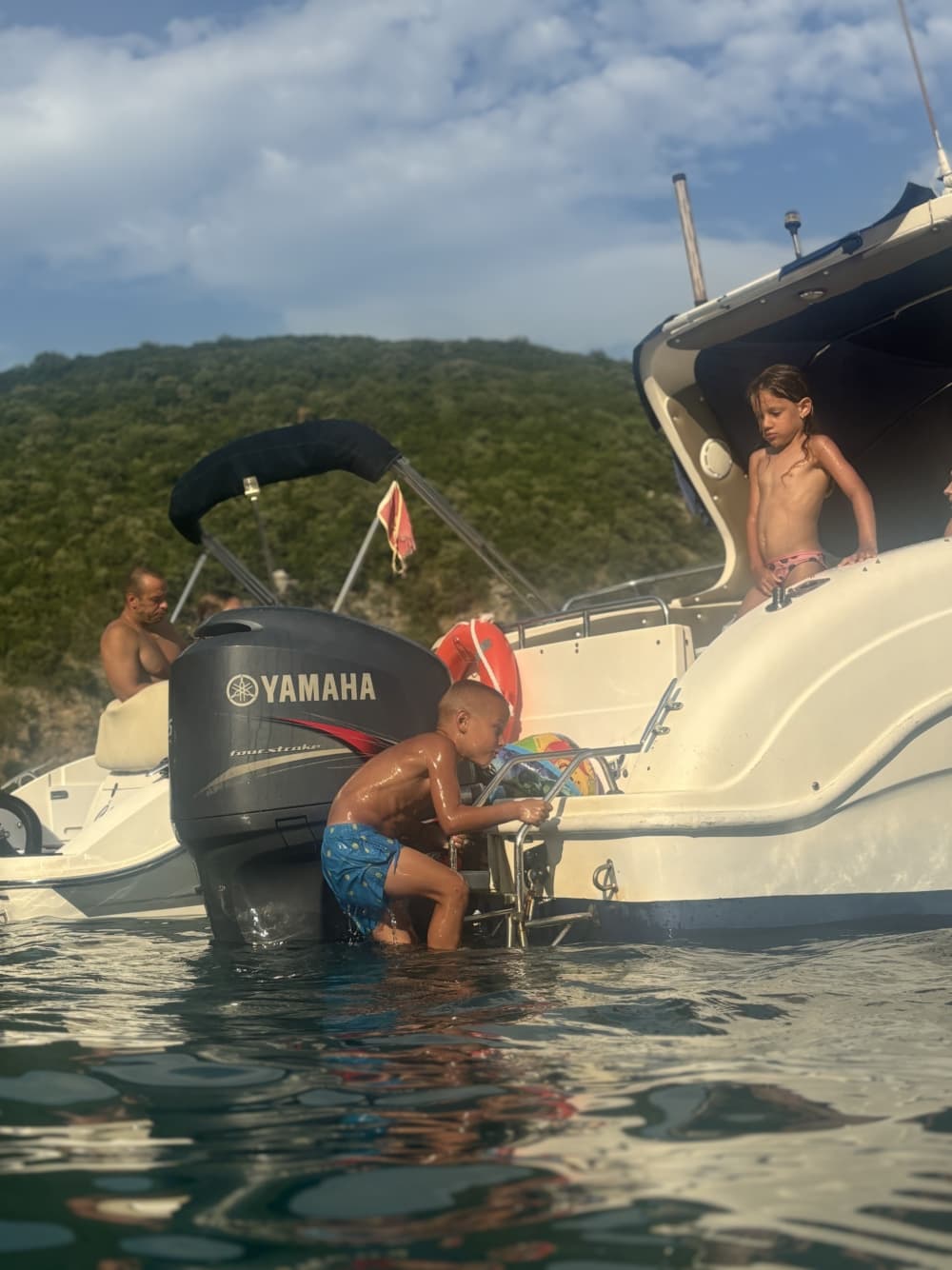 Discover Bar: En heldag i solsken på en motorbåt