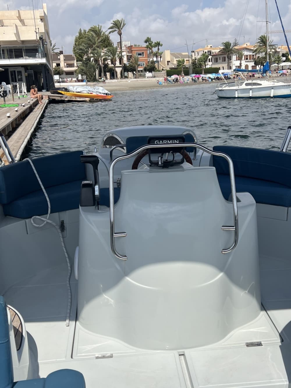 3:15 για να ανακαλύψετε το Santiago de la Ribera σε ένα μηχανοκίνητο σκάφος