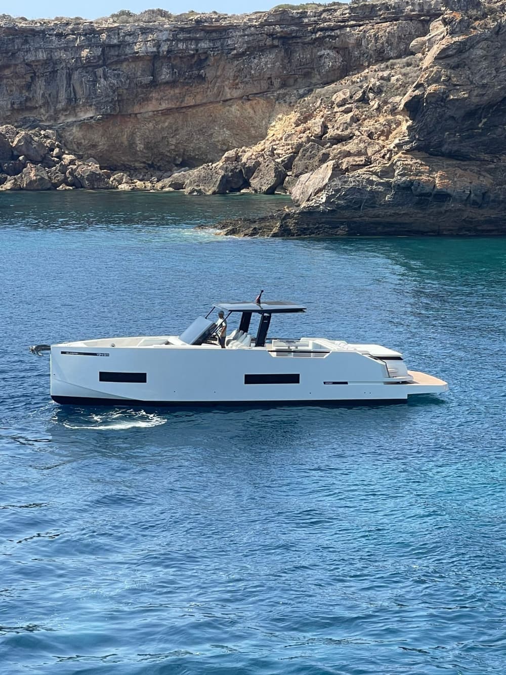 Jouw dag in Calvià: Huur een motorboot voor 8 uur ontdekkingstocht