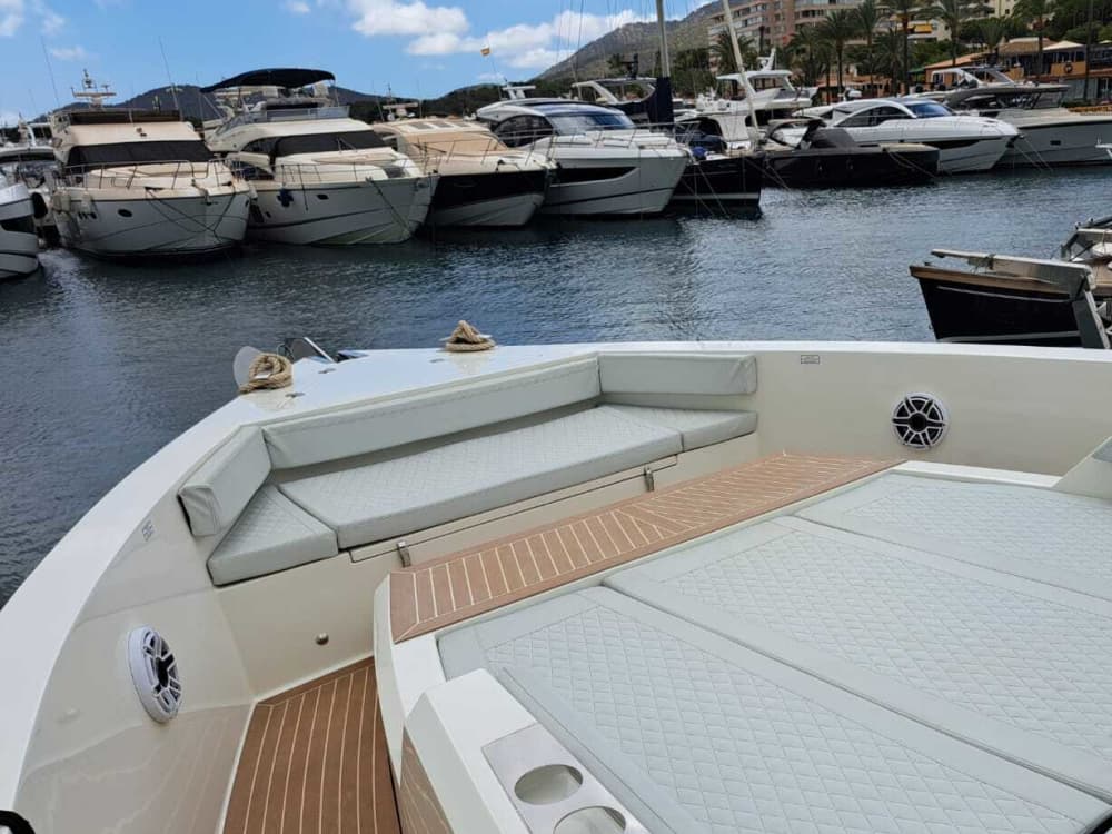 Jouw dag in Calvià: Huur een motorboot voor 8 uur ontdekkingstocht