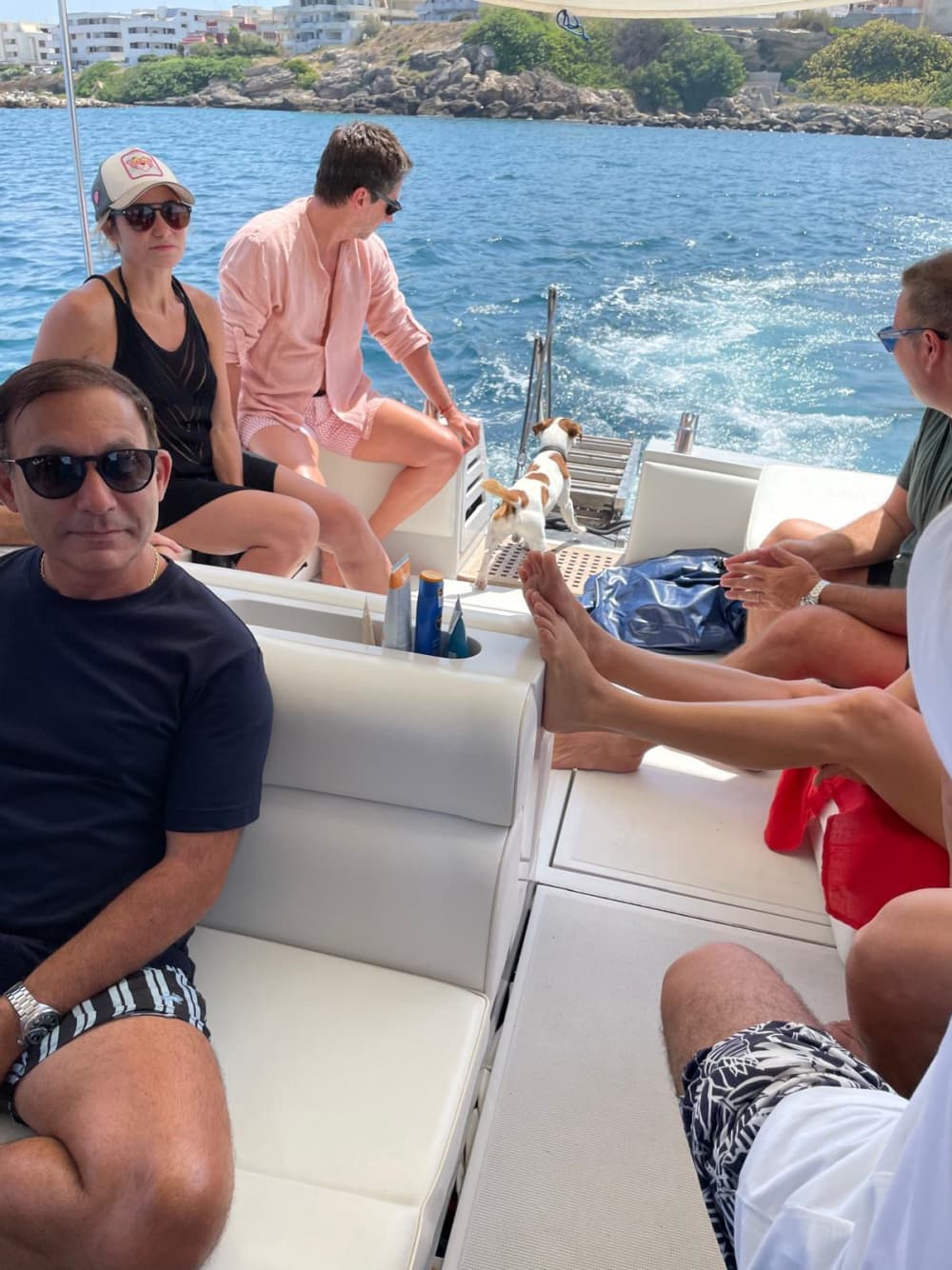 Eleganza in mare: scoprite Gallipoli a bordo di un lussuoso yacht a motore.