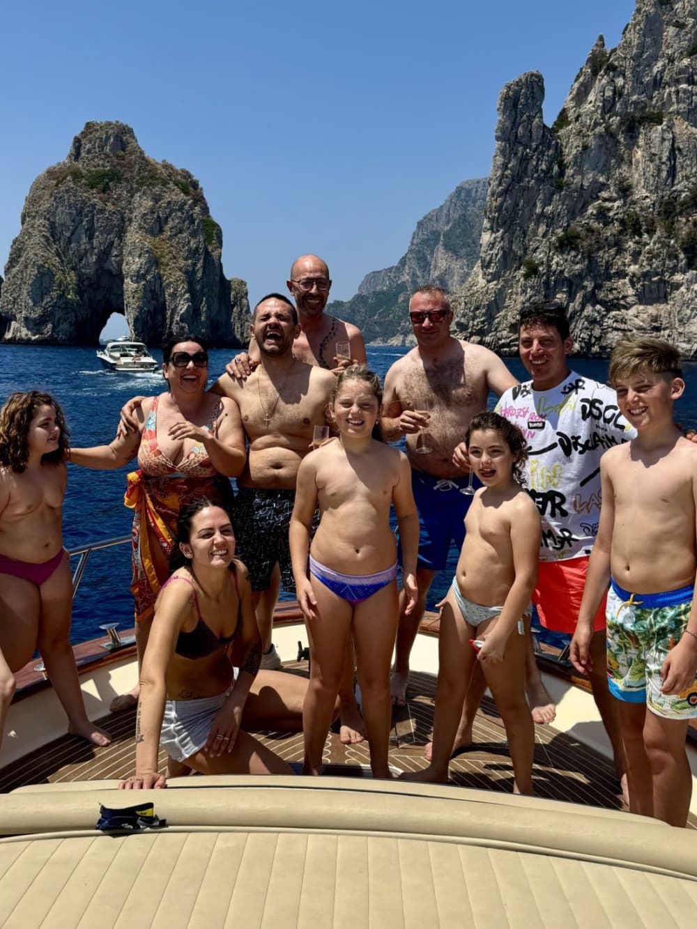 Capri-Sonnenuntergangsfahrt: Aperitif auf See (3 Stunden bei Sonnenuntergang)