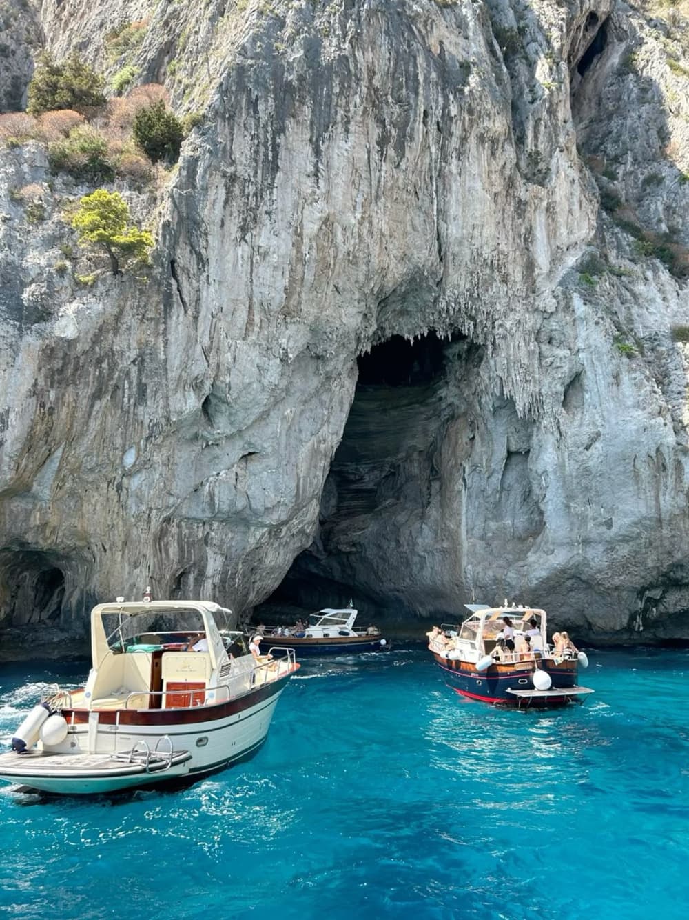CAPRI-RUNDFAHRT: Ihre individuelle Bootstour ab Sorrento