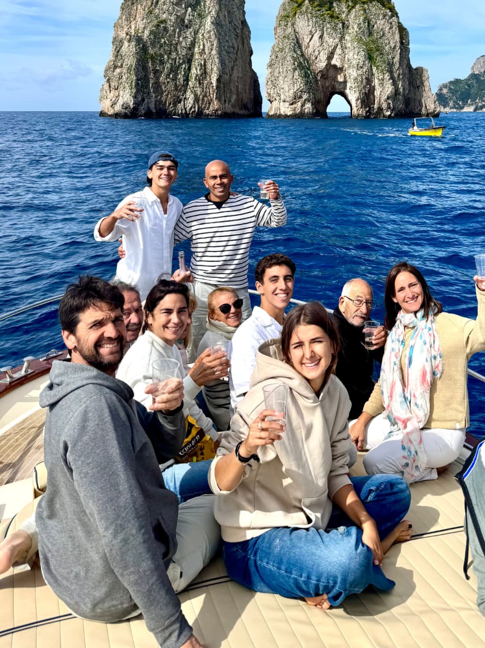 CAPRI-RUNDFAHRT: Ihre individuelle Bootstour ab Sorrento