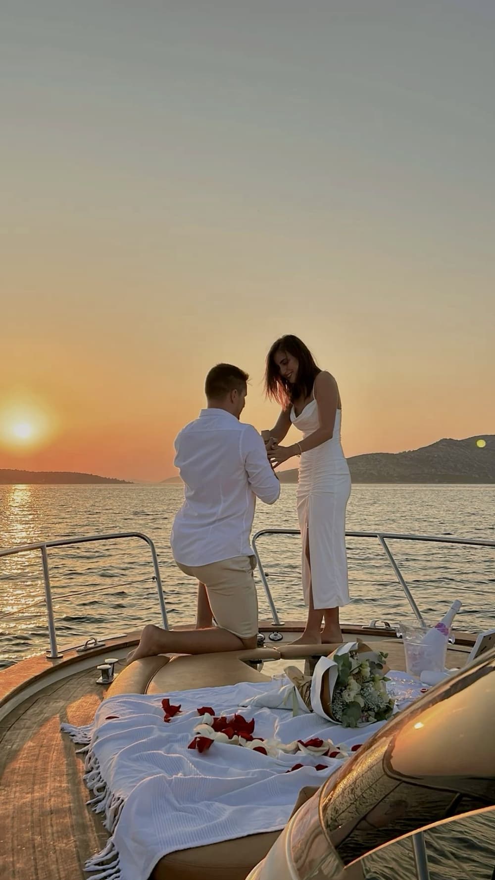 Πρόταση γάμου στο Κάπρι κατά το ηλιοβασίλεμα από το Σορέντο