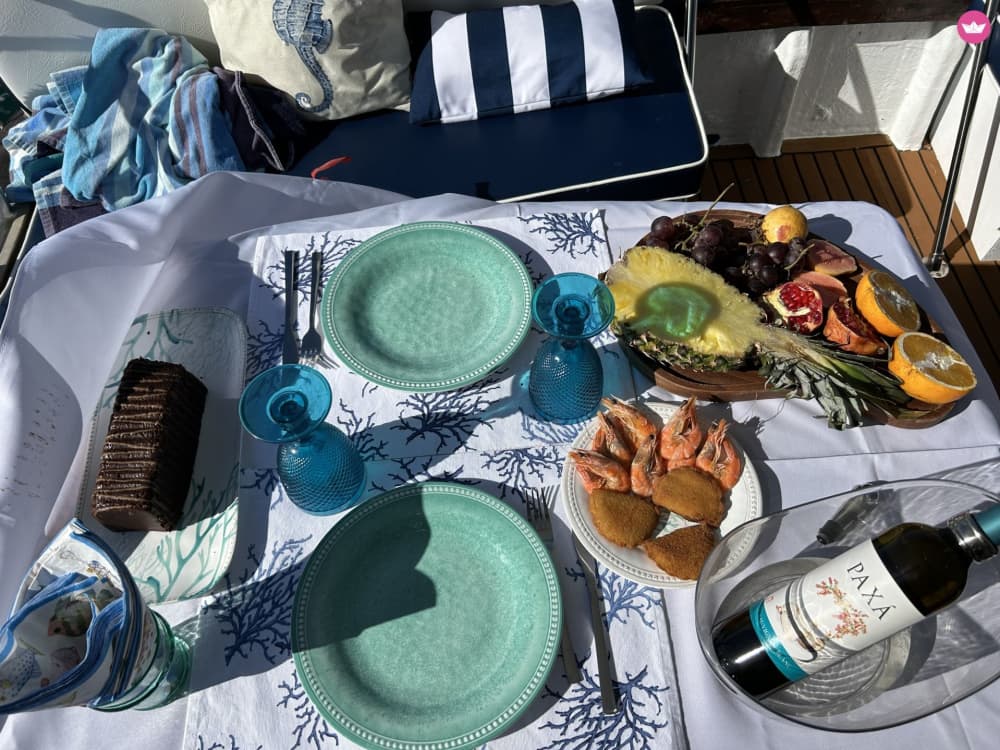 Festa Privada em Barco no Algarve – Cruzeiro de 3h com Música, Paragem para Banho e Bebidas (opcional)