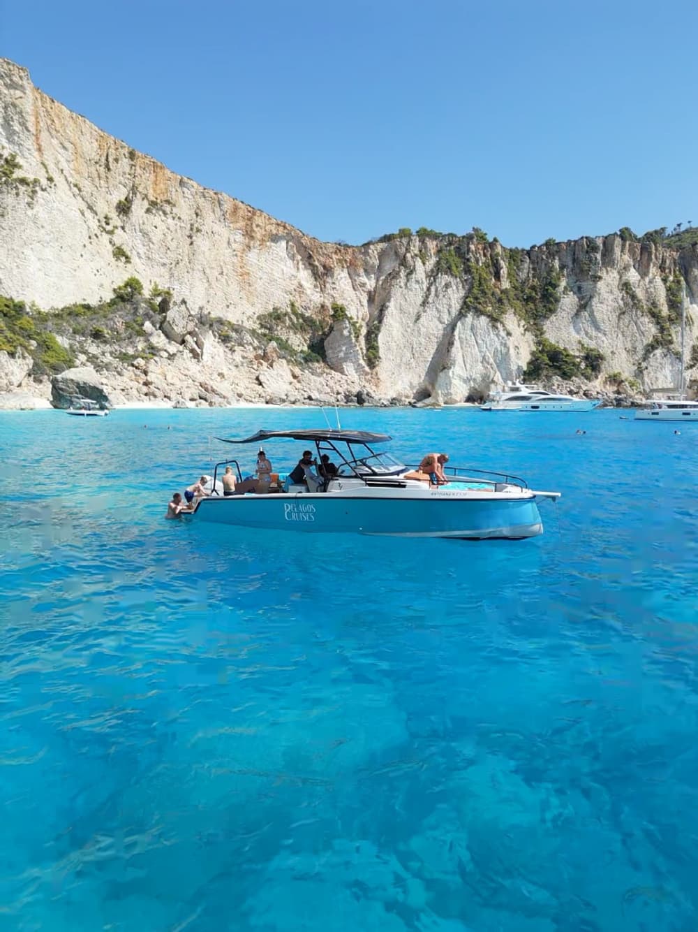 Descoperiți Zakynthos într-o excursie de o zi cu barca cu motor