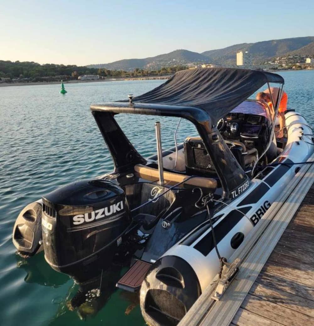 Louez un bateau à moteur pour 3h45 de plaisir