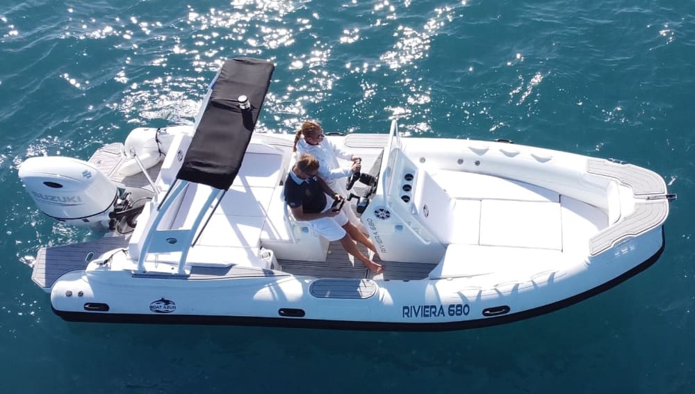 Explorez Mandelieu-La Napoule en bateau : une journée complète sur l'eau à bord d'un bateau à moteur