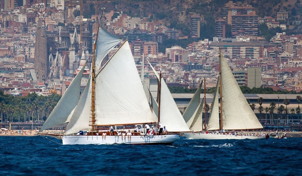 Full-day sailing experience in Barcelona