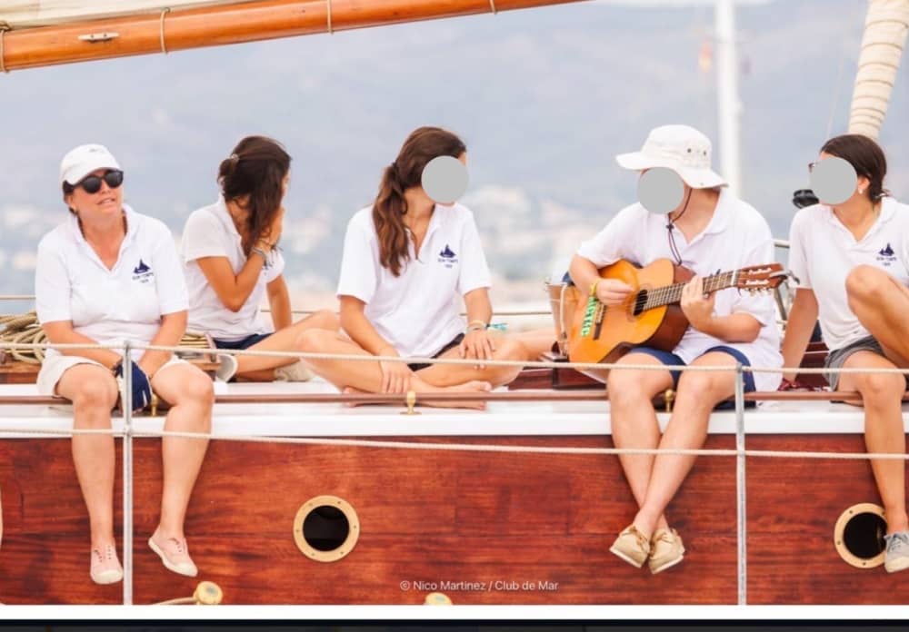 Full-day sailing experience in Barcelona
