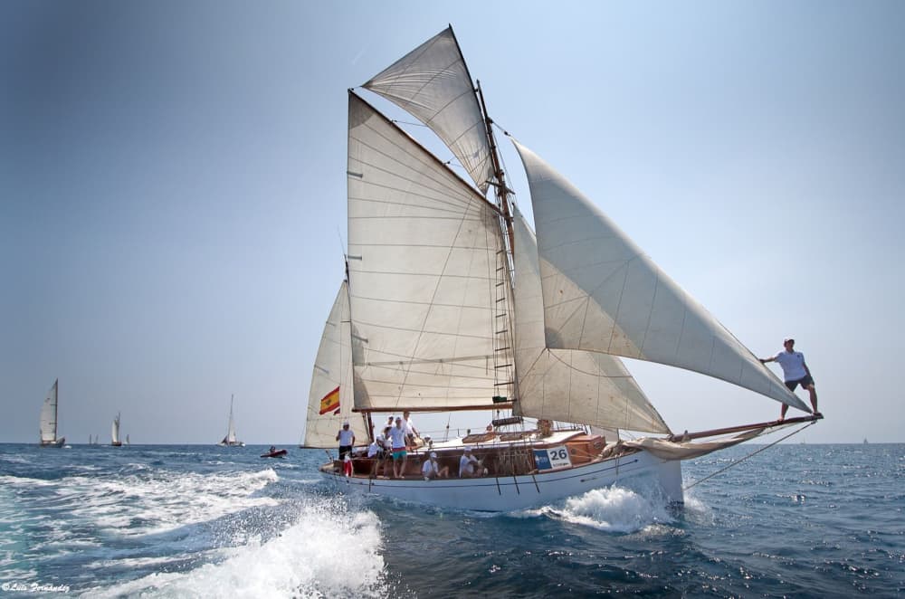 Full-day sailing experience in Barcelona
