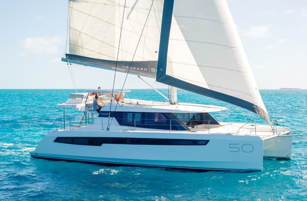 Индивидуальное парусное путешествие из Пхукета на остров Пхи-Пхи.