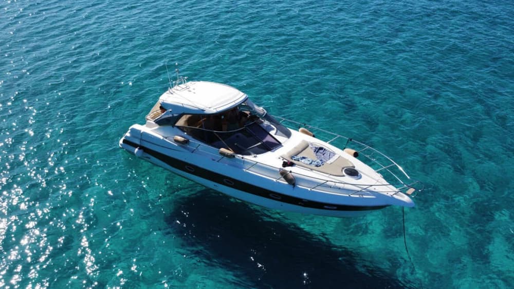 Neem een halve dag de tijd om te ontspannen op een motorboot in Bari.