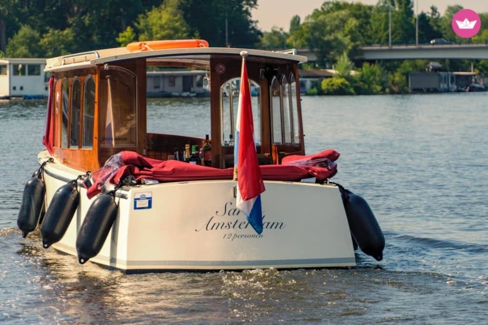 2-Hour Private Boat tour in Amsterdam – Discover the City from the Water