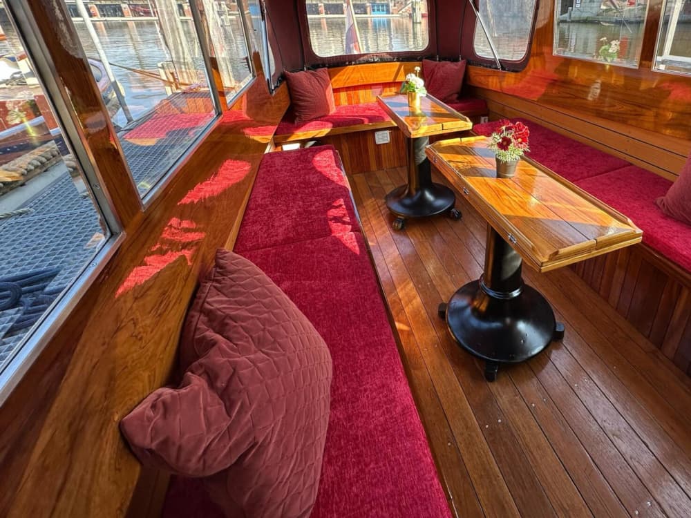 Paseo en barco privado de 2 horas por Ámsterdam: descubre la ciudad desde el agua