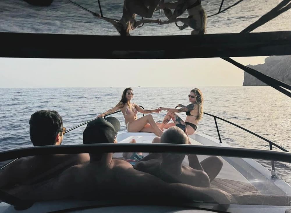 Geniet van 9 uur op een motorboot in Calvià.