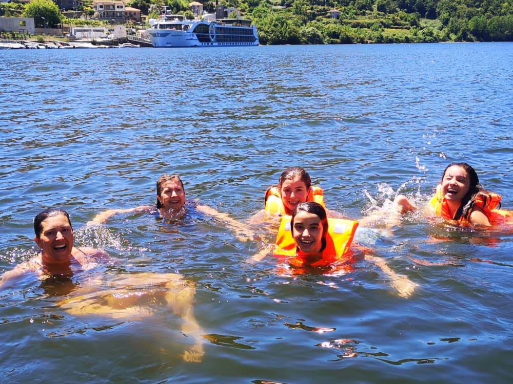 Enjoy 8h on a motorboat in Porto