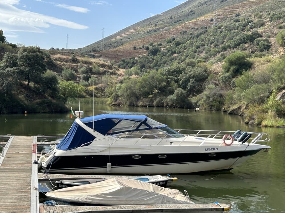 Porto'da motorlu tekneyle 8 saatlik keyifli bir yolculuğun tadını çıkarın.