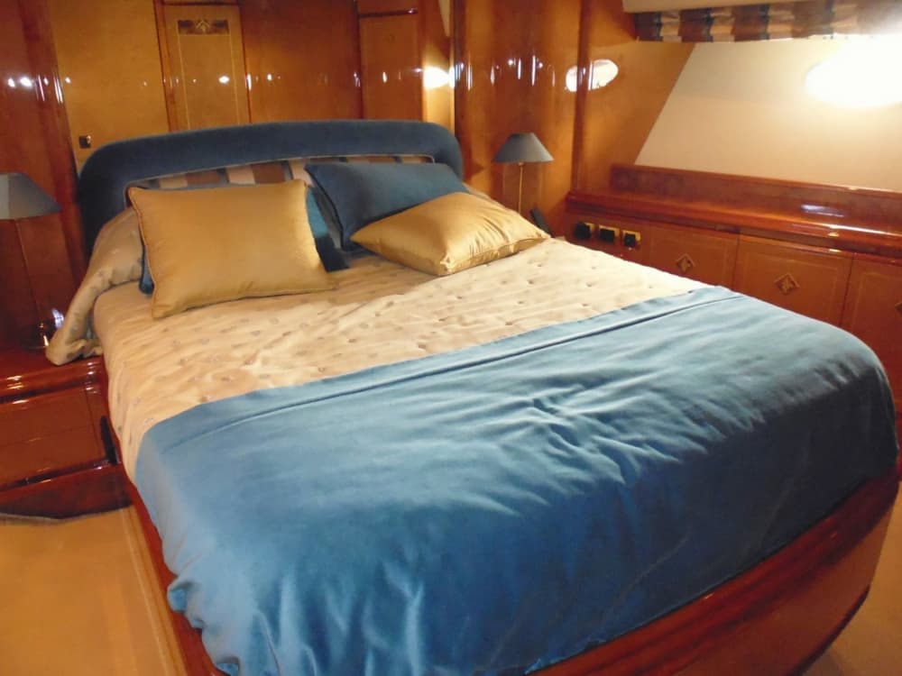 4-Hour Luxury Yacht Cruise in Estepona